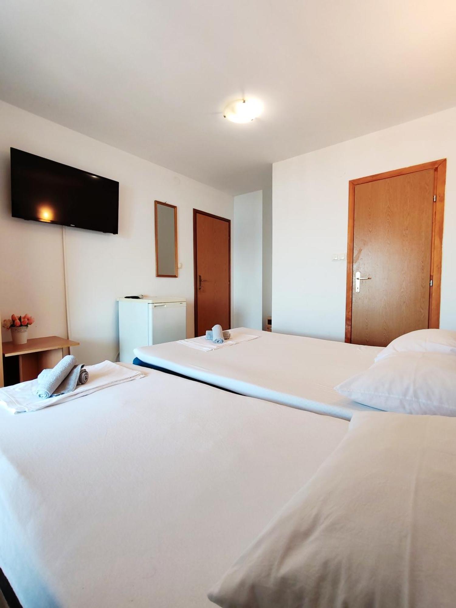 Apartment & Rooms Tempera نيوم المظهر الخارجي الصورة